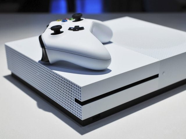 Best Buy Offers a 4K TV, Xbox One S and a Free Game for a Great Price