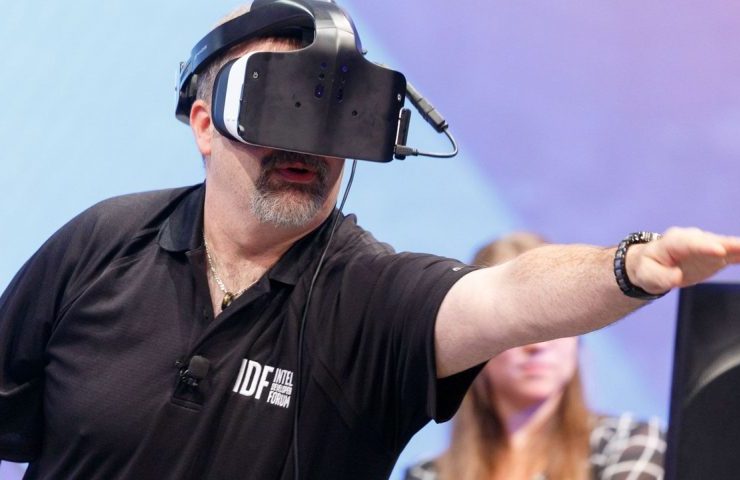 CES 2017: Intel Project Alloy VR Headset Demo